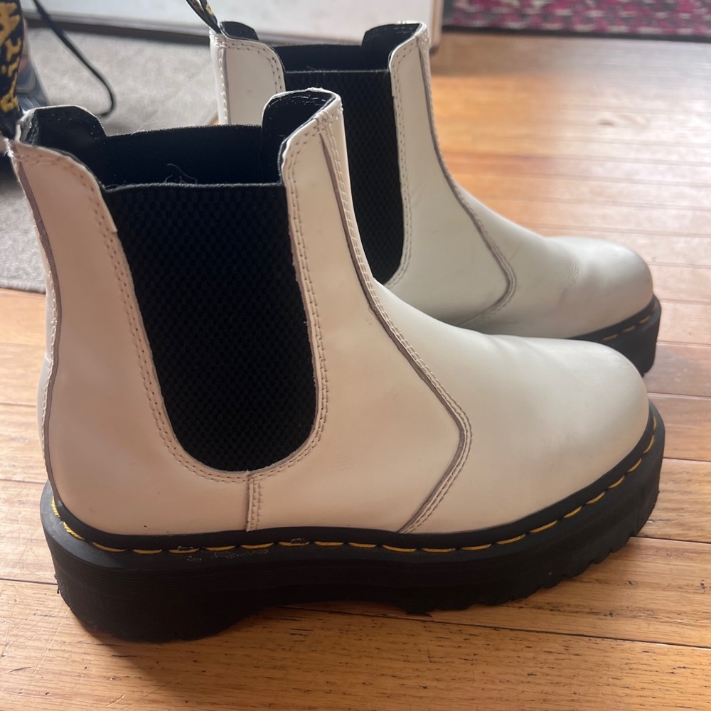 Doc Marten 2976 Quad White Chelsea Boot